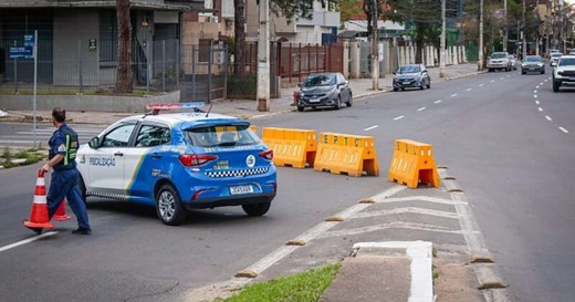 Atenção motoristas que circulam pelo Centro Histórico de Porto Alegre: Avenida Mauá tem trânsito alterado para obras do Dmae
