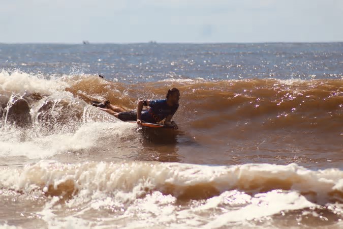 Verão Maior Futebol Show e etapa nacional de bodyboarding agitaram Litoral do Paraná