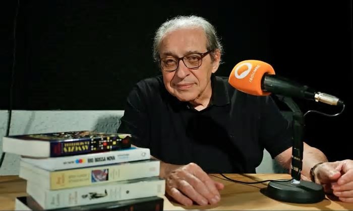 Em série da Rádio MEC, Ruy Castro traz canções de carnavais antigos
