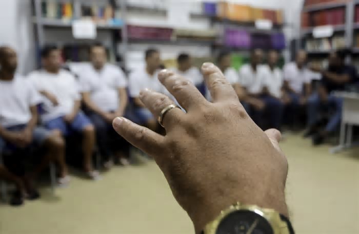 Lei Maria da Penha: Encontros em presídio de São Gonçalo discutem masculinidade e violência