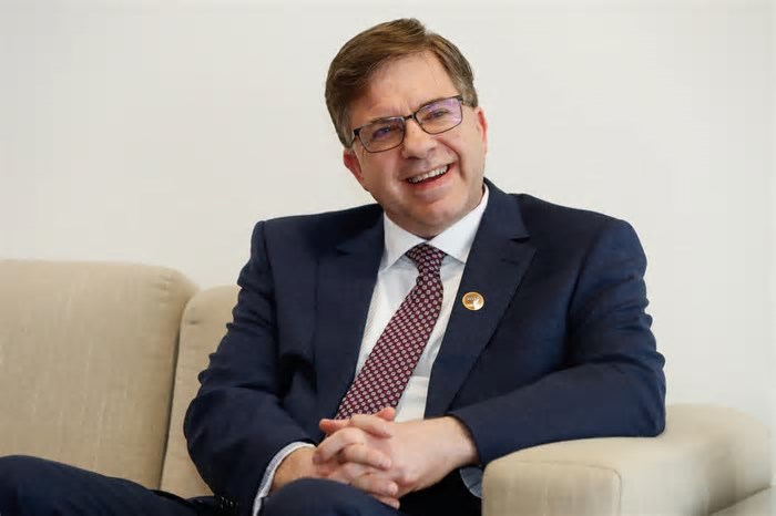 É preciso buscar convergência de interesses entre EUA e Brasil, diz ex-embaixador americano no Brasil