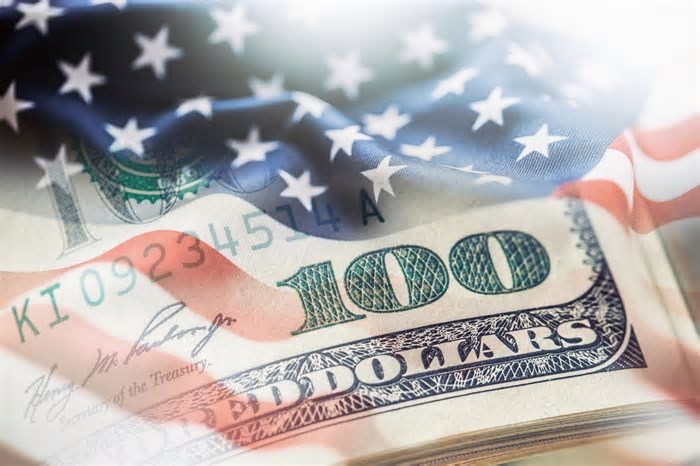 Dólar fecha em alta, a R$ 5,71, com movimento de realização de lucros
