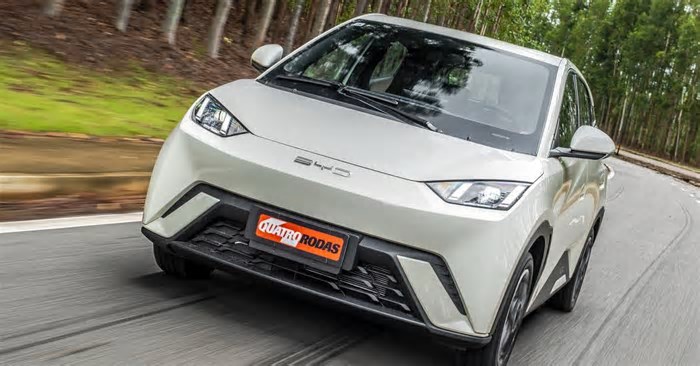 BYD terá condução 100% autônoma com IA da DeepSeek até no Dolphin Mini