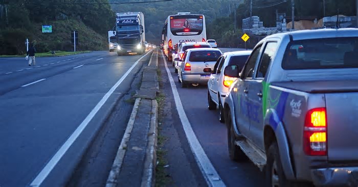 Circulação de caminhões volta a ser permitida no acesso ao bairro Forqueta, em Caxias do Sul