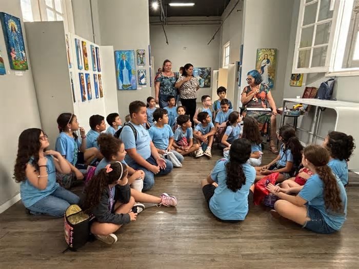 Entre livros, artesanato e tintas: estudantes descobrem a Casa de Cultura de Campo Grande
