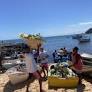 Muita gente antecipou paa hoje, 1, sábado, a entrega dos presentes para Yemanjá na enseada do Rio Vermelho, em Salvador. Foi uma romaria.