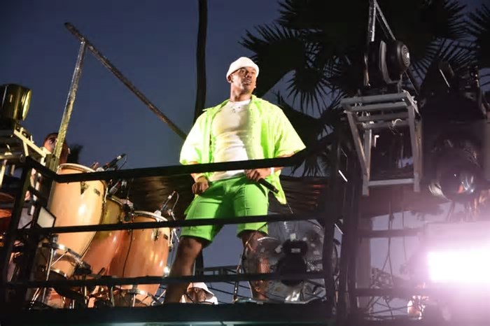Furdunço: atrações agitam multidão no pré-Carnaval em Salvador; VÍDEOS