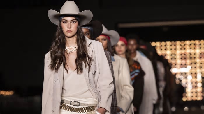 Nati Vozza faz desfile de estreia em São Paulo e reafirma caráter 360° da marca