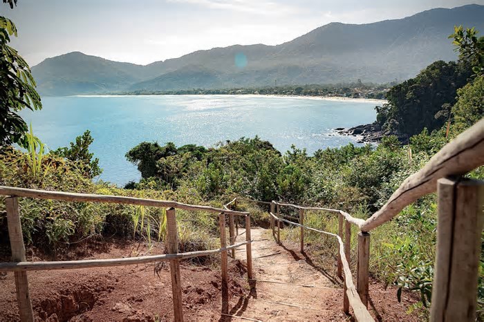 São Sebastião, com abundância de praias e trilhas, é uma boa o ano todo
