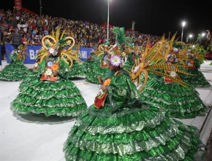 Carnaval em SP deve atrair 4,5 milhões de pessoas e movimentar R$ 6,4 bilhões