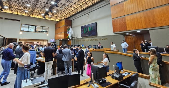 Vereadores de Porto Alegre aprovam projeto que altera a estrutura do Dmae