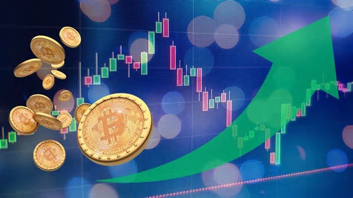 Bitcoin (BTC) sobe e supera os US$ 98 mil — e pode chegar aos US$ 100 mil no fim de semana; veja o que mexe com o preço das criptomoedas hoje