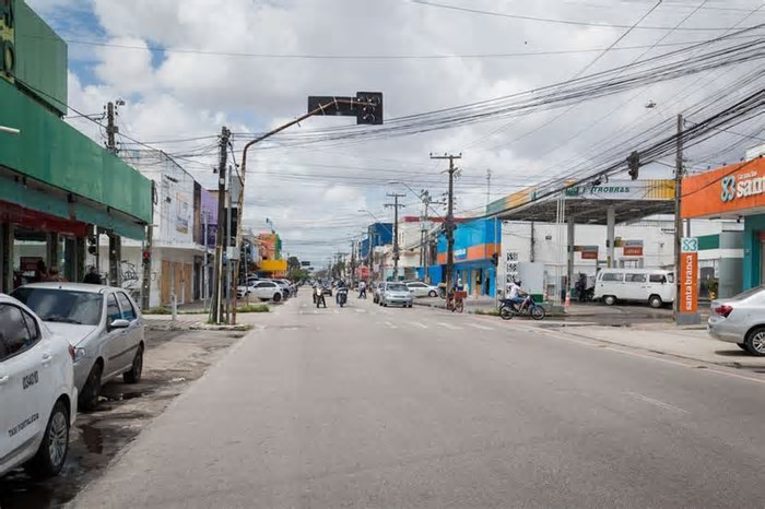 Por que o comércio da avenida Gomes de Matos em Fortaleza está em decadência? Entenda
