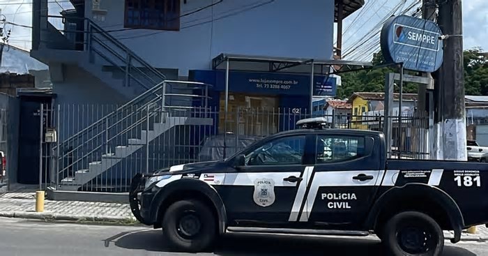 Polícia Civil cumpre mandado contra escritório ilegal de contabilidade em Porto Seguro