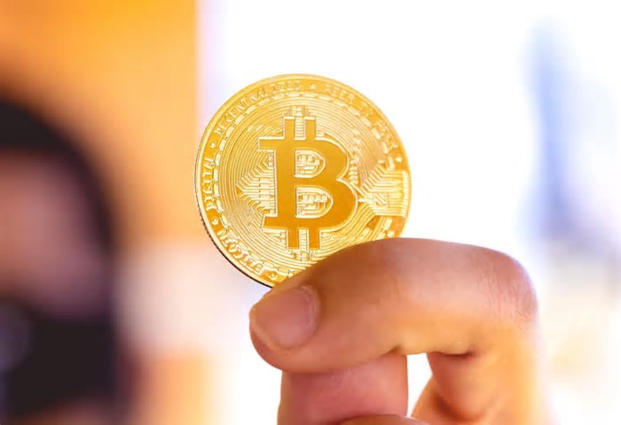 Bitcoin (BTC) recua após China anunciar tarifas de até 15% sobre produtos dos EUA