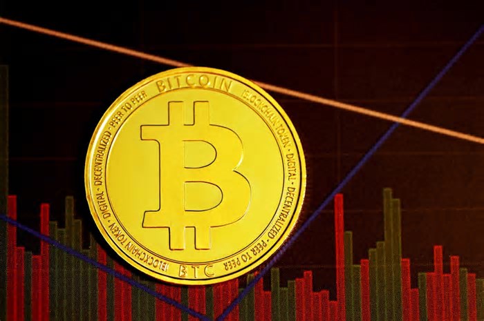 Bitcoin cai quase 5% após decepção com coletiva de imprensa de ‘czar cripto’ dos EUA
