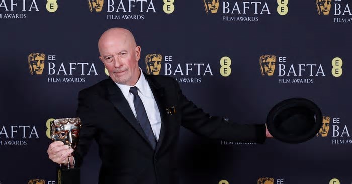Diretor de ‘Emilia Pérez’ agradece a Karla Sofía Gascón após prêmio no Bafta: ‘Minha querida’