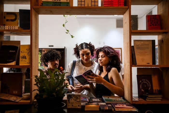 Um dia frio, um bom lugar pra ler um livro: 10 cantinhos em Fortaleza para desfrutar da leitura nos dias de chuva