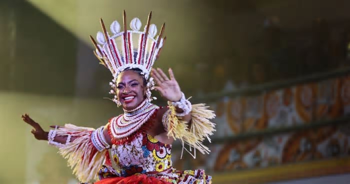 Lorena Bispo é coroada Deusa do Ébano 2025 pelo Ilê Aiyê