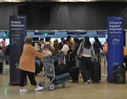 Vai viajar no carnaval? Saiba como evitar perrengues nos aeroportos