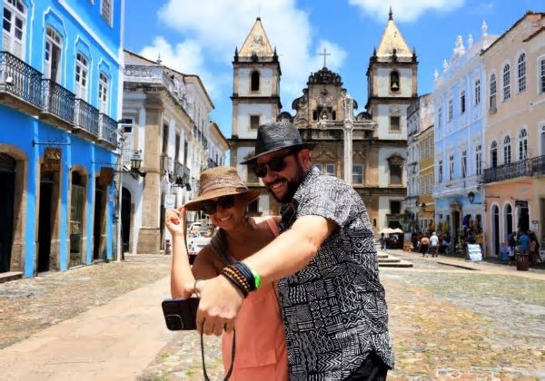 Carnaval da Bahia 2025: celebrando 40 anos de Axé Music, festa atrai novo recorde de turistas