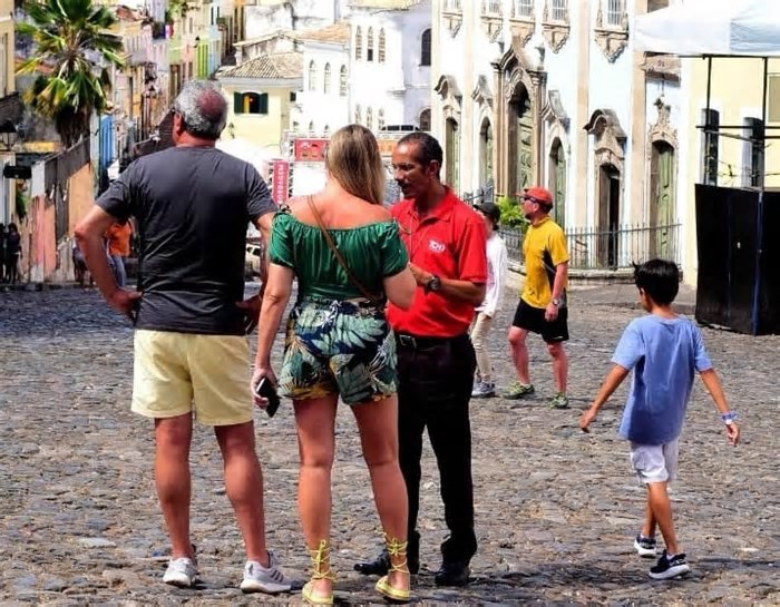 Salvador recebeu mais de 9 milhões de turistas em 2024 e atingiu R$ 20,7 bilhões em receita no setor
