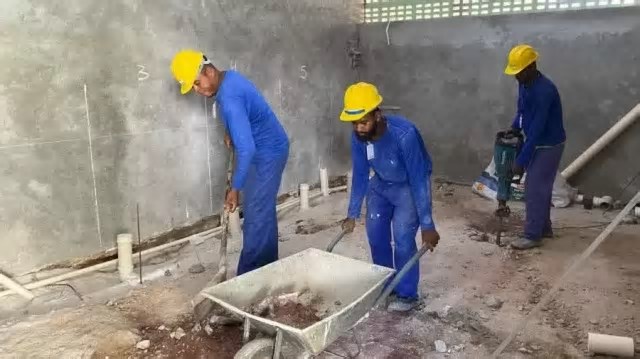 Construção e revitalização de escolas estaduais impulsionam geração de empregos da Bahia