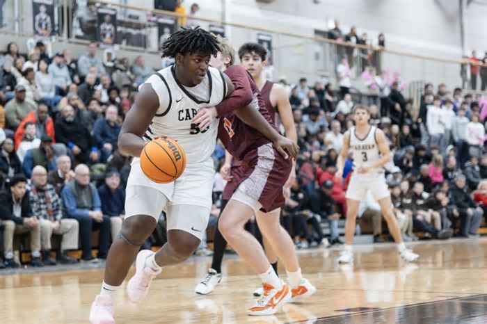 Phillips transfer Claude Mpouma, who has Notre Dame football offer, emerges for Mount Carmel basketball. ‘A great fit.’