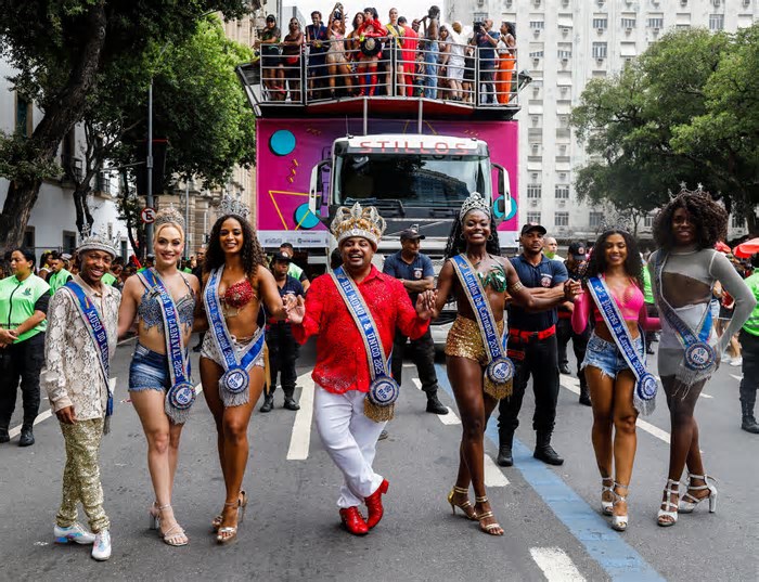 Carrossel de Emoções abre o Circuito de Megablocos do Carnaval de Rua do Rio 2025