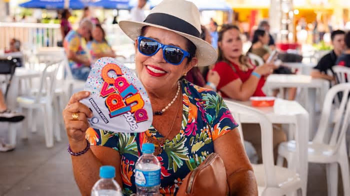 Carnaval, brilho e flash: Grupo ND oferece fotos gratuitas aos foliões em Florianópolis