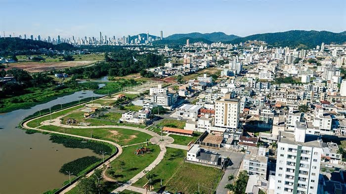 Camboriú tem mais de mil corretores de imóveis, aponta levantamento do CRECI-SC