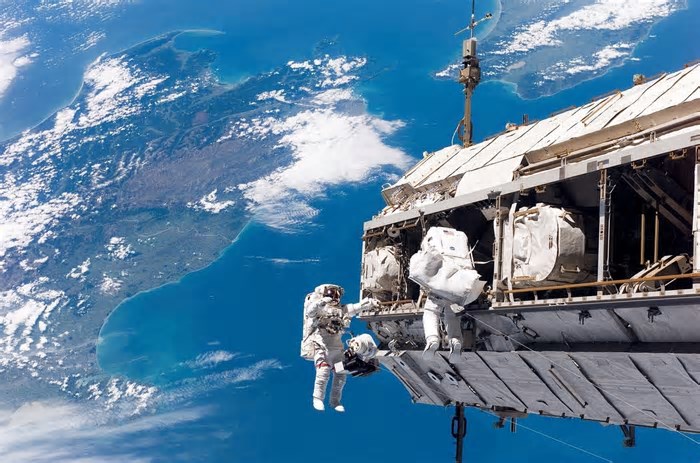 Estação Internacional pode estar limpa demais para a saúde dos astronautas, sugere estudo