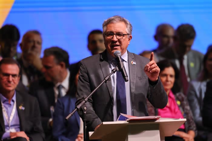 Atendimento especializado, vacinas, dengue e articulação com o Congresso: os desafios de Padilha na Saúde