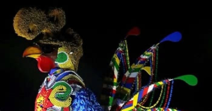 Subida do Galo Gigante anuncia a chegada do Carnaval do Recife