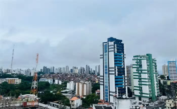 Litoral baiano tem alerta para chuvas intensas durante a semana; veja