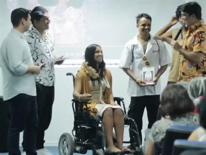 Indígena cadeirante usa arte para mobilizar periferia em Pernambuco