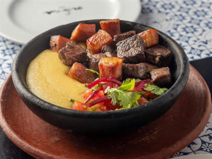 Boteco Megiro, em Salvador, resgata culinária tradicional de bares e receitas de família