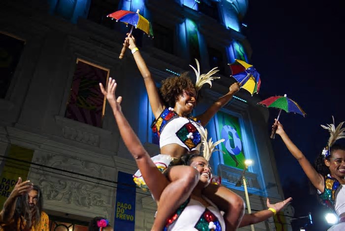 Dia do Frevo se estenderá por uma semana; Abertura da programação foi neste domingo (9)