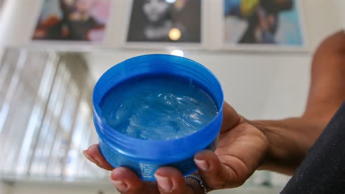 Pomadas modeladoras capilares podem causar intoxicação; entenda os riscos
