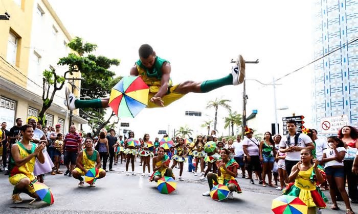 Recife celebra o Dia do Frevo com grande cortejo pelo Centro da cidade