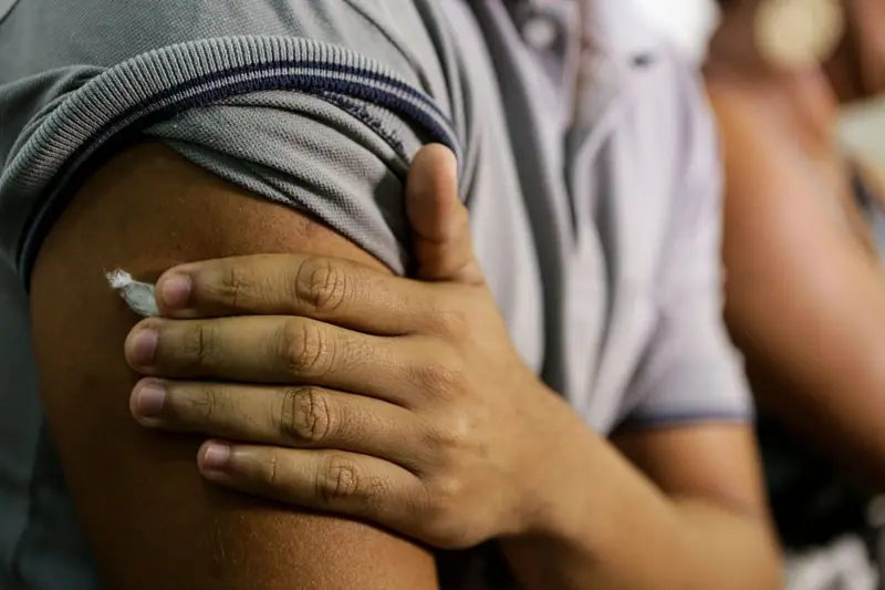 Com 75% das mortes por dengue no país, São Paulo tem vacina restrita na rede pública e em falta na particular
