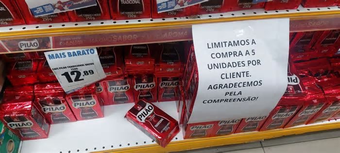Supermercado de Fortaleza limita venda de café em meio à alta de preço; prática é abusiva, diz Procon