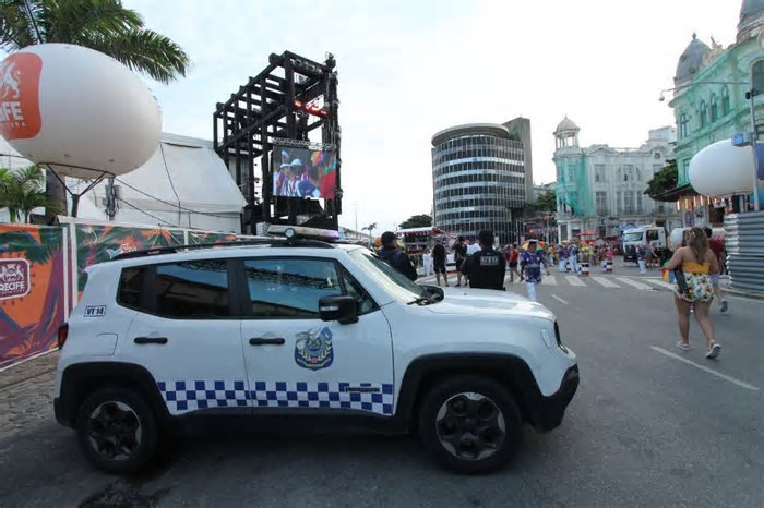 Com expectativa de receber 3,5 milhões de foliões no Carnaval, Recife reforça segurança com 50 câmeras e revistas nas entradas de polos