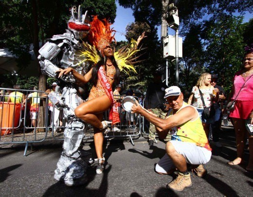 Banda Mole vai desfilar ao som de ritmos diversos e ‘parabéns’ neste sábado