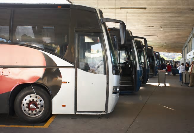 Carnaval impulsiona turismo: 6,64 milhões de passageiros devem viajar pelo Brasil