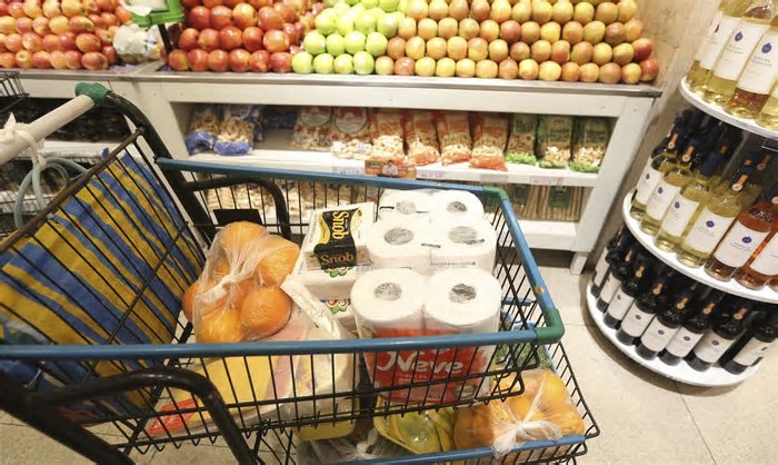 Salvador tem maior alta na cesta básica entre capitais; custo no país chega a 60% do salário mínimo
