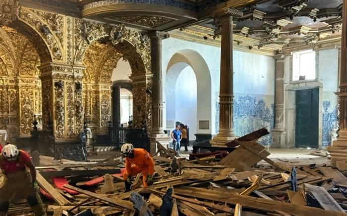 Desaba o teto da Igreja de Ouro de Salvador matando uma pessoa e ferindo cinco outras