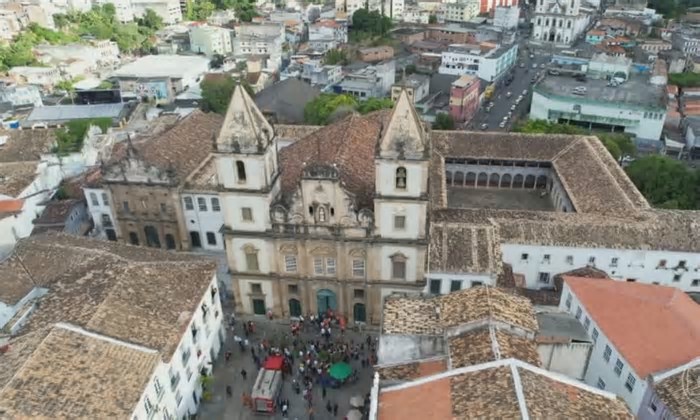 Problemas estruturais, pedido de vistoria e vítimas: o que se sabe sobre desabamento do teto da 'igreja de ouro' em Salvador