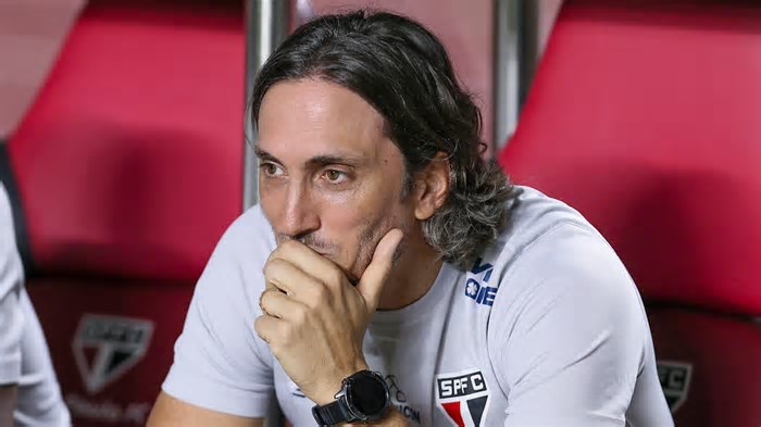 Demissão ou permanência: o que sabemos sobre a situação de Luis Zubeldía no São Paulo