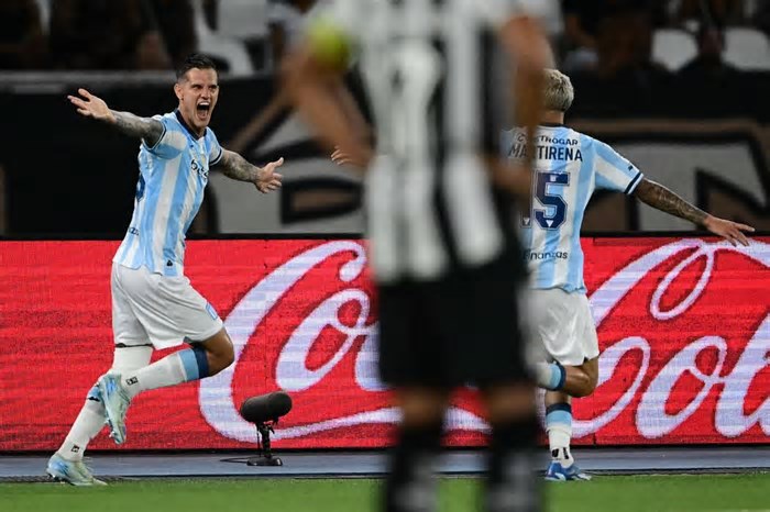 Botafogo vai do céu ao inferno com eliminação precoce e dois vices em 2025